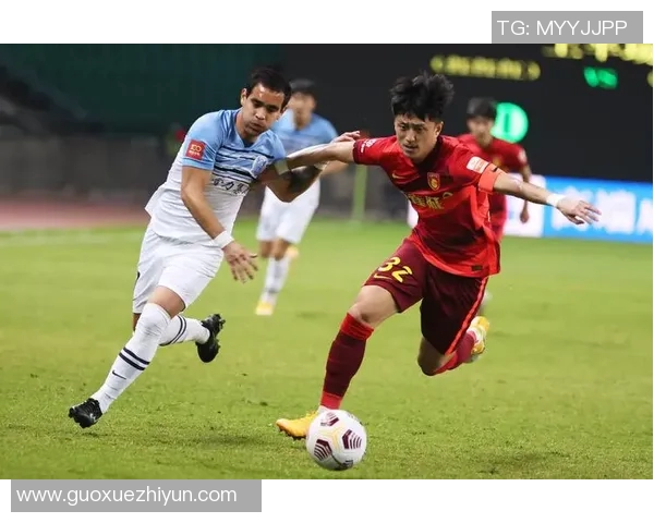 武汉足球队与南京足球队赛后复盘团队协作分析与表现总结